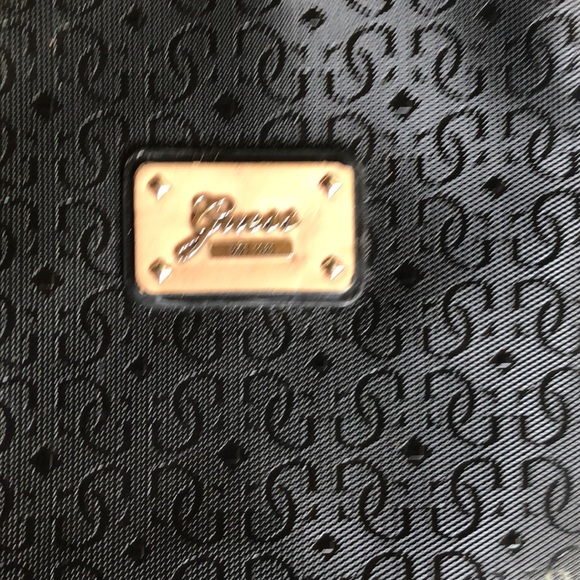 3 for $15	Guess Cross Body bag - Picture 3 of 5